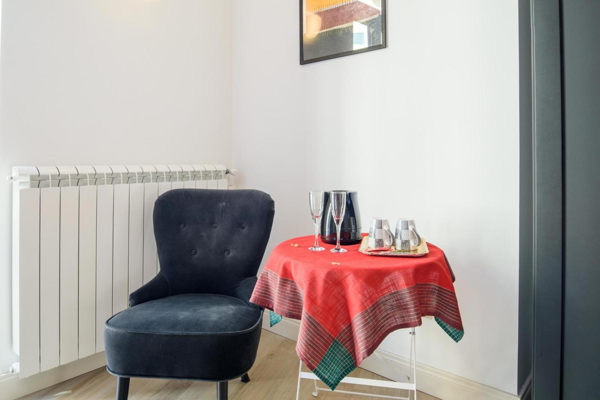 Hotel One&One à Salernes Extérieur photo
