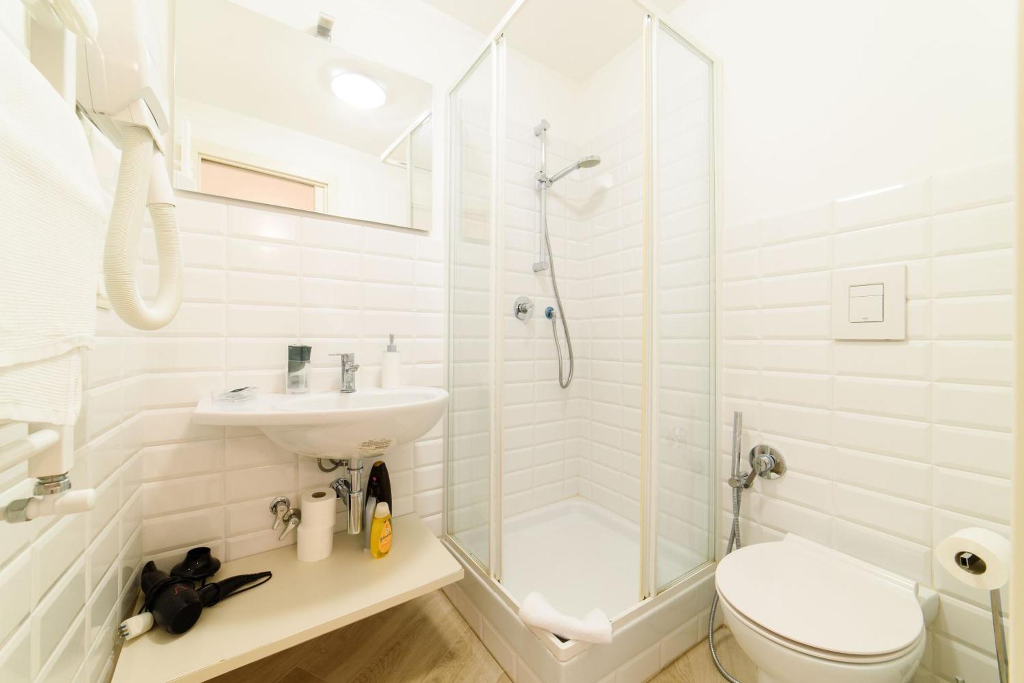 Hotel One&One à Salernes Extérieur photo